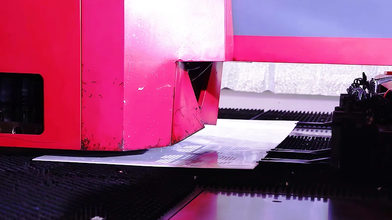 Taller de prefabricación de intercambiadores de calor de carcasa y tubos -  Punzonadora CNC